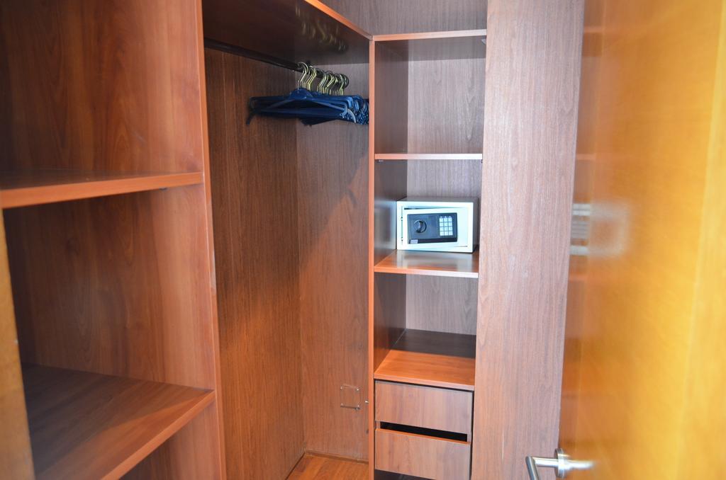Apartamentos Capital Santiago Szoba fotó