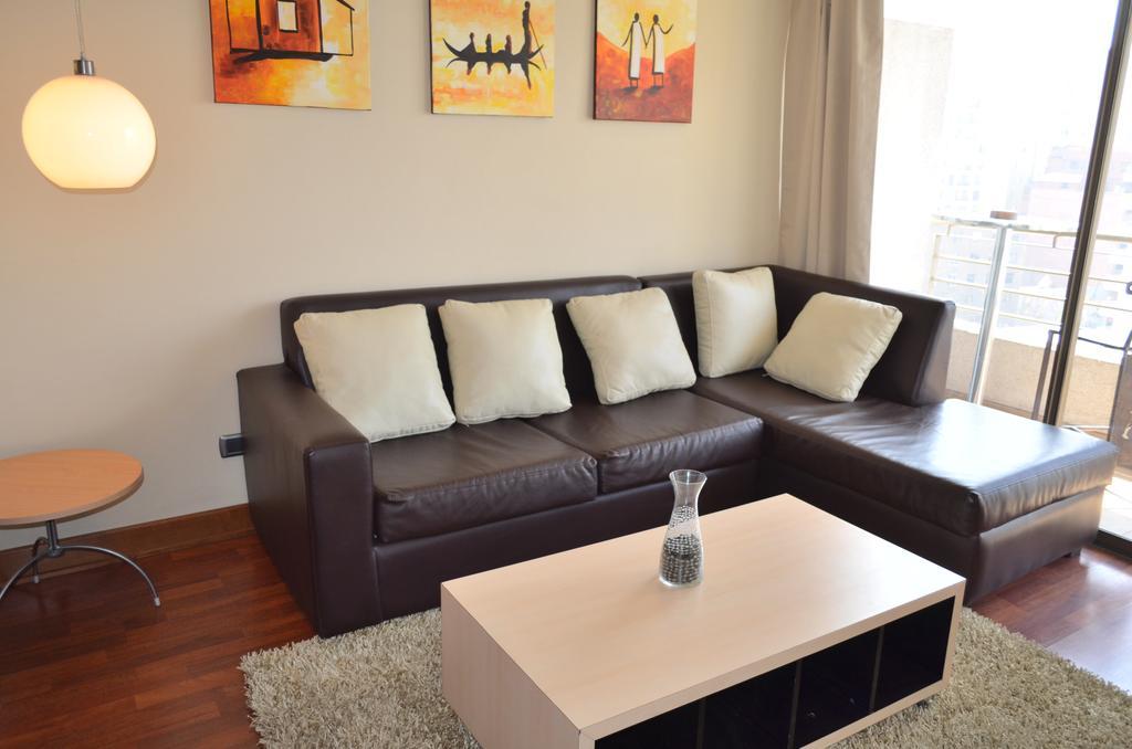 Apartamentos Capital Santiago Szoba fotó